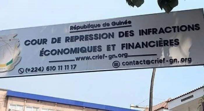 CRIEF : le procès de deux huissiers s’ouvre sur fond de controverse autour d’une saisie