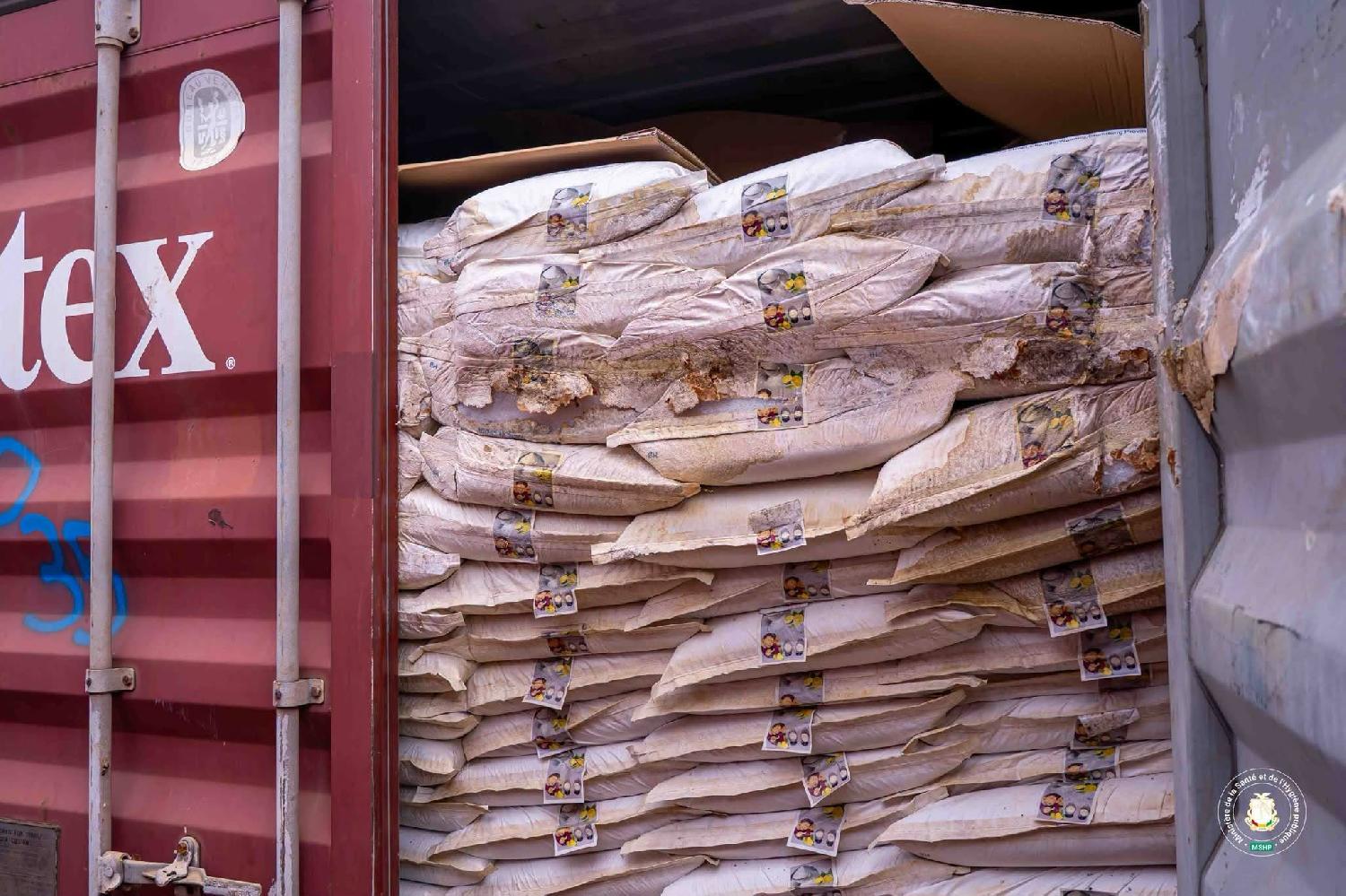 Guinée : Produits de santé non conformes : une vingtaine de conteneurs saisis et promis à l’incinération
