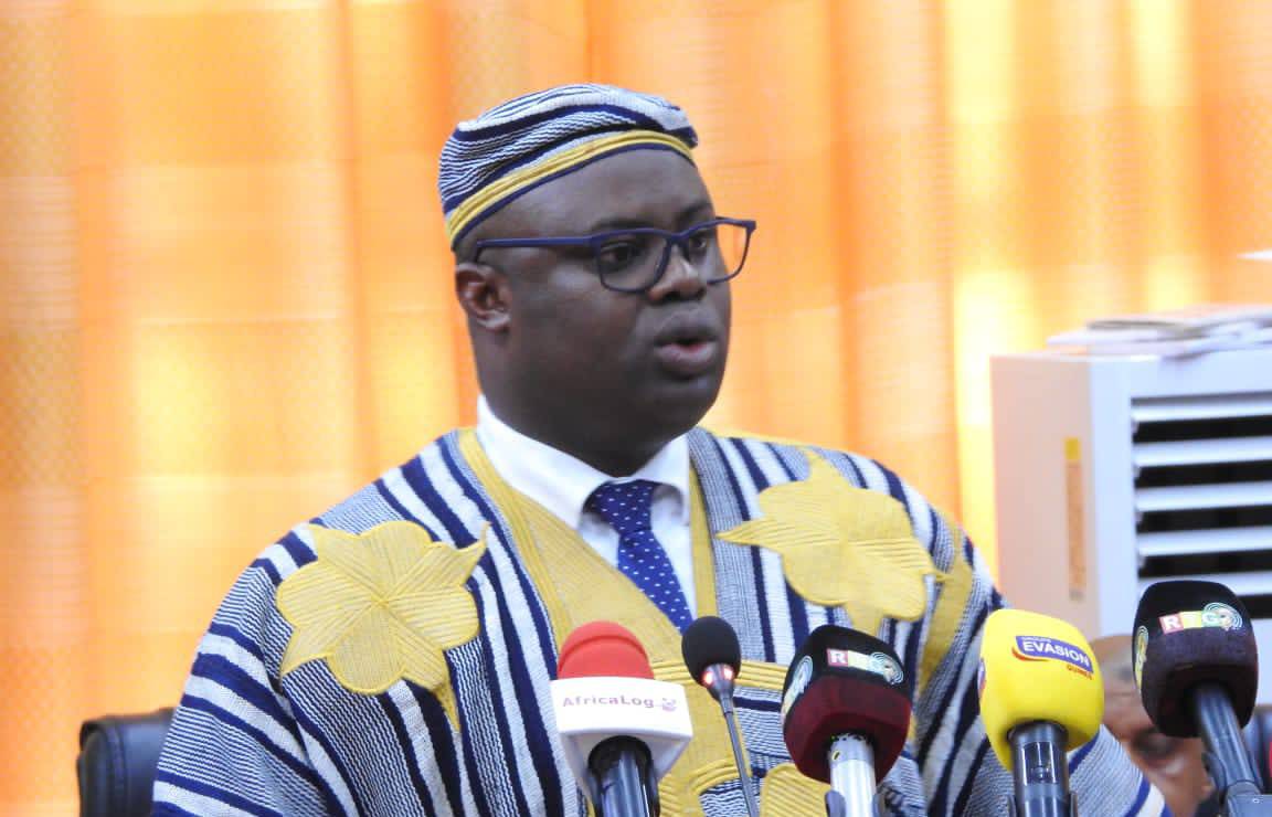 Bernard Goumou devant les membres du CNT:  " La plupart de nos compatriotes sont sous les décombres."