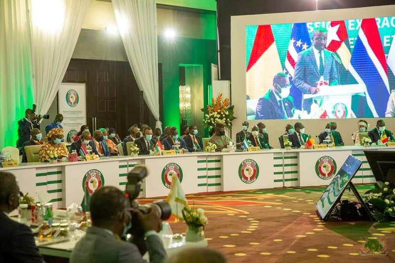 Durée de la transition au Mali: la CEDEAO regrette la prise de la décision des autorités pendant que "les négociations se déroulent encore"