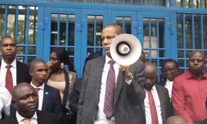 Guinée: Un leader syndical poursuivi pour manque de respect à la justice, entre autres