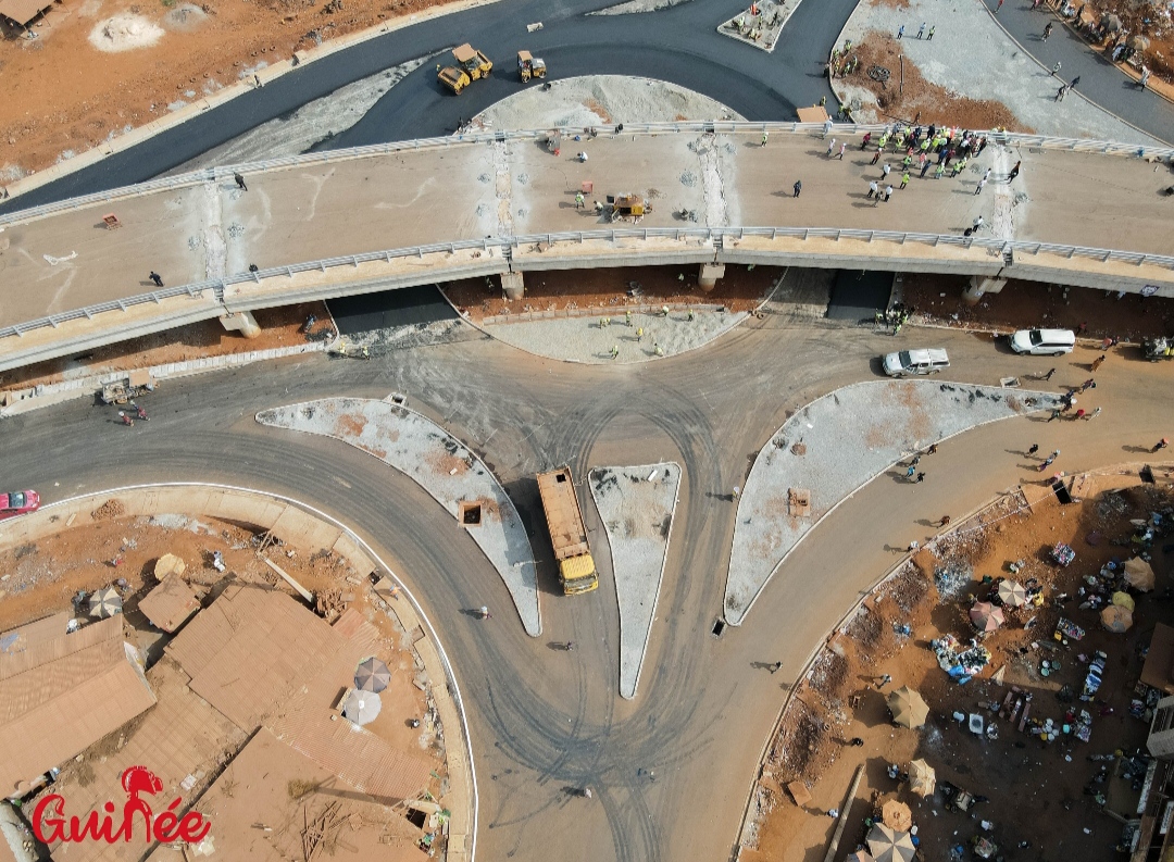 Guinée : Le Premier ministre, Dr Bernard Goumou visite les échangeurs de Kagbélen et du Km36 