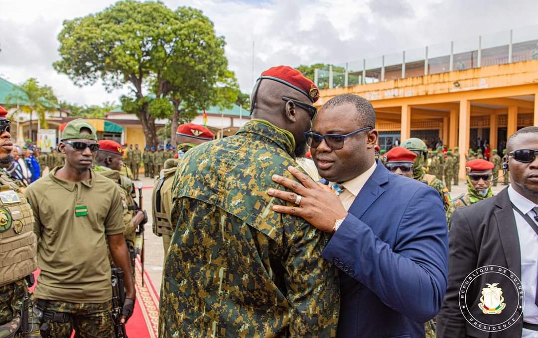 Insuffisances et inefficacité des cadres de L’Administration Publique : Le faux remède de Dr Goumou à un vrai diagnostic du Colonel Doumbouya (Par Abdoulaye Condé)

