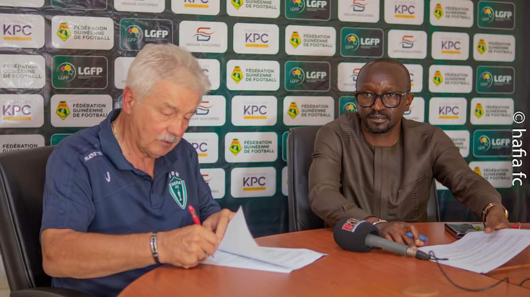 

Ligue 1 Guicopres: L’aventure entre le Hafia Football Club et le coach Casimir JAGIELLO continue