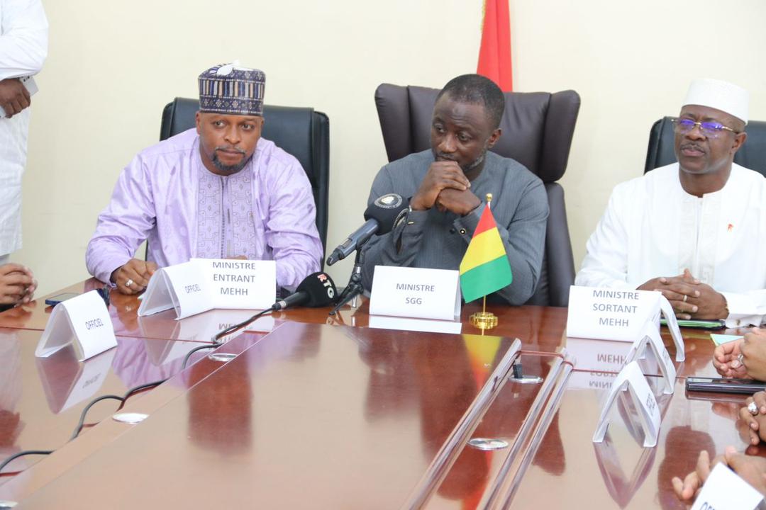 Ministère de l’Energie de l’Hydraulique et des Hydrocarbures : Prise de fonction de M Aboubacar Camara 